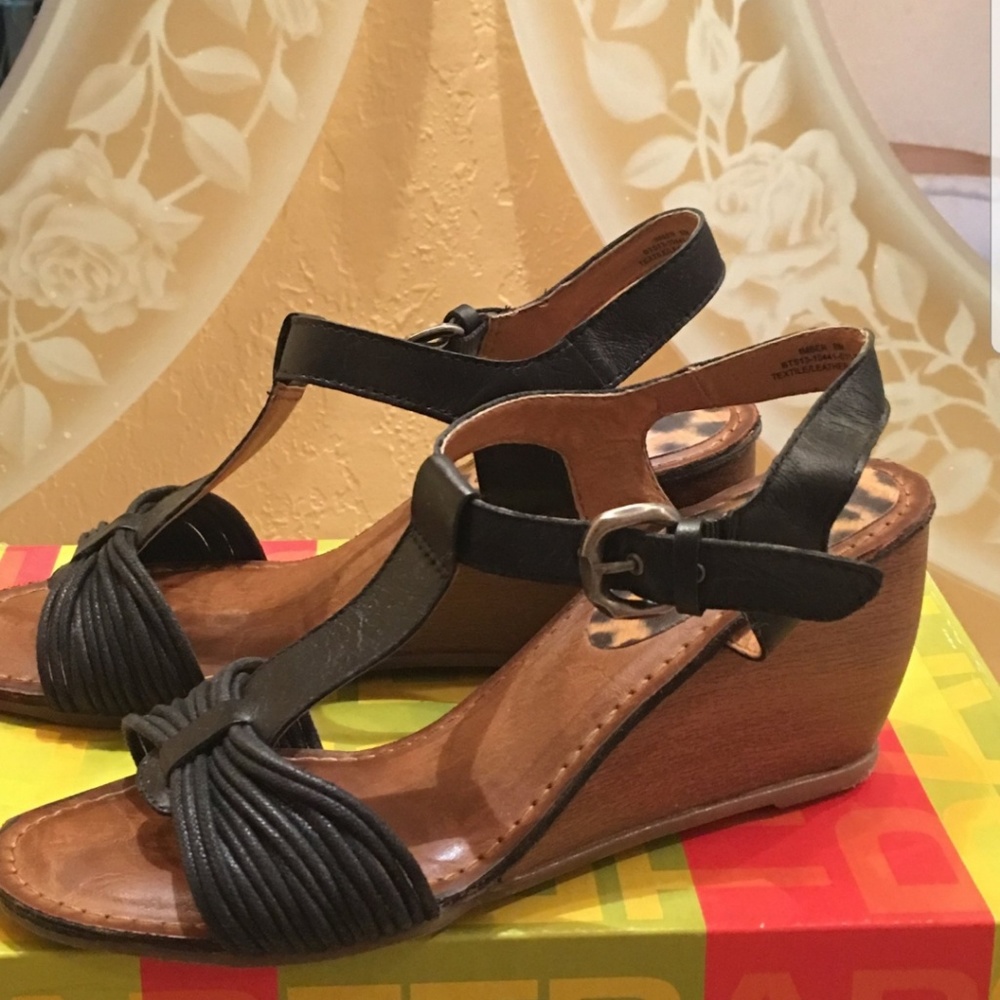 Black Wedges